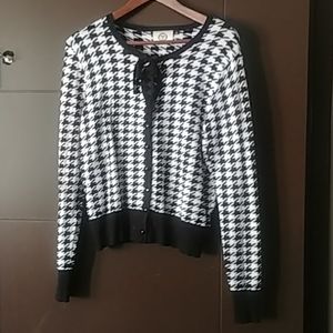 B&W houndstooth cardigan